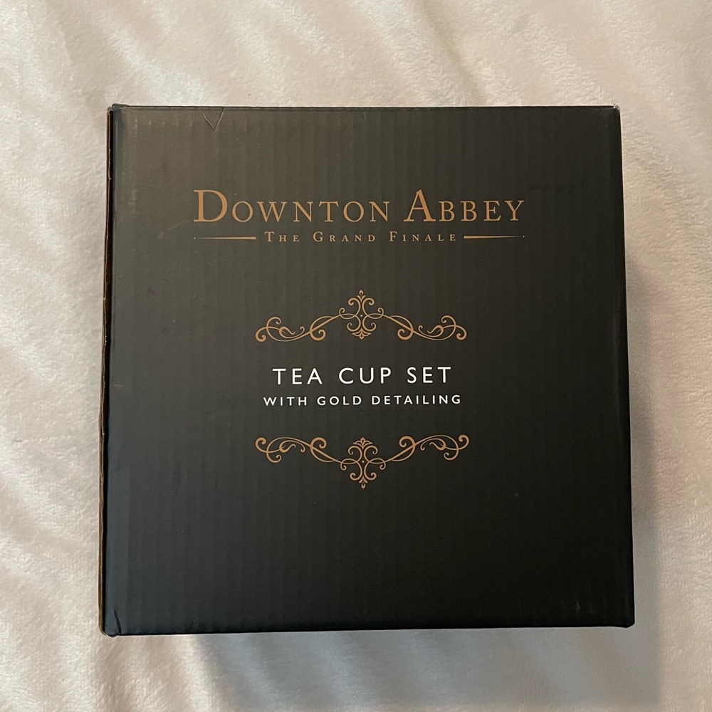 Downton abbey Elegant Gold Rimmed White Teacup and saucer - Picture 7 of 8